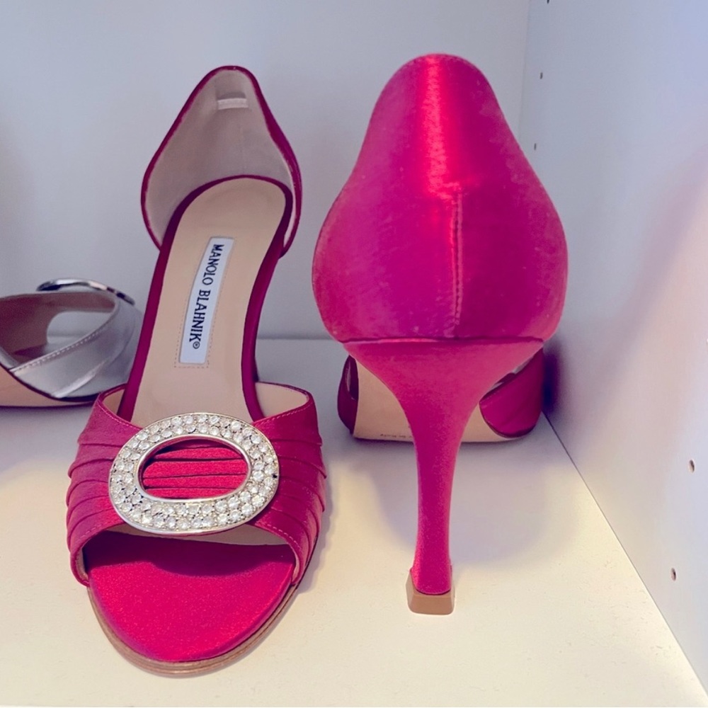 Authentic Manolo Blahnik/ Sedaraby Satin Dorsey pumps/ pink size 37